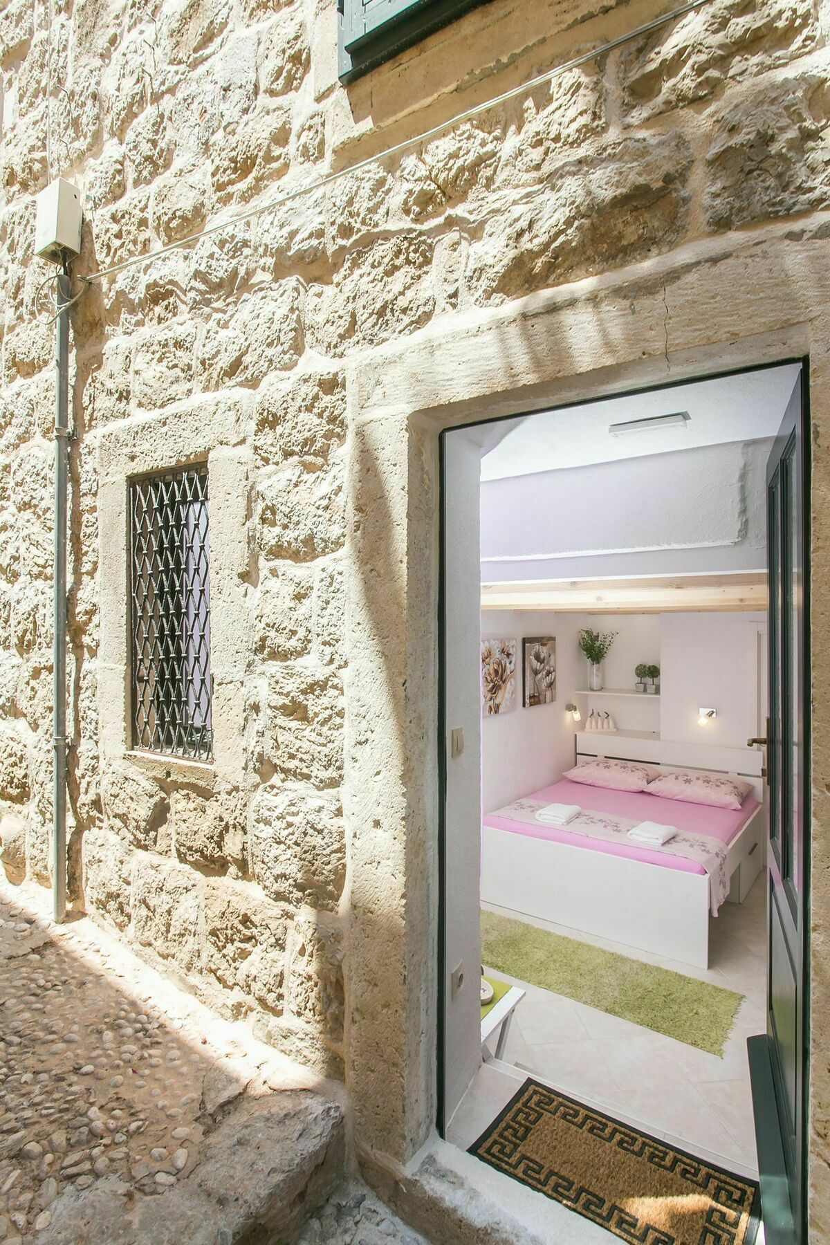 Lavender Garden Apartment *