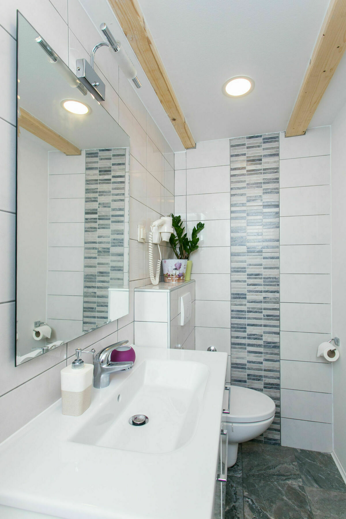 Lavender Garden Apartment *